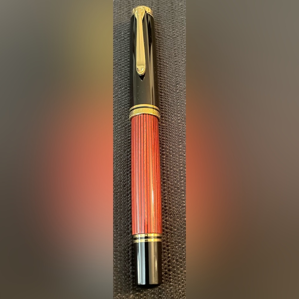 Elegant Pelikan Souveran R600 Black & Red Striped Fountain Pen 14K Gold Trim
